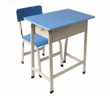 Одиночный стул студента с таблицей сочинительства, столом студента детей регулируемыми и стулом